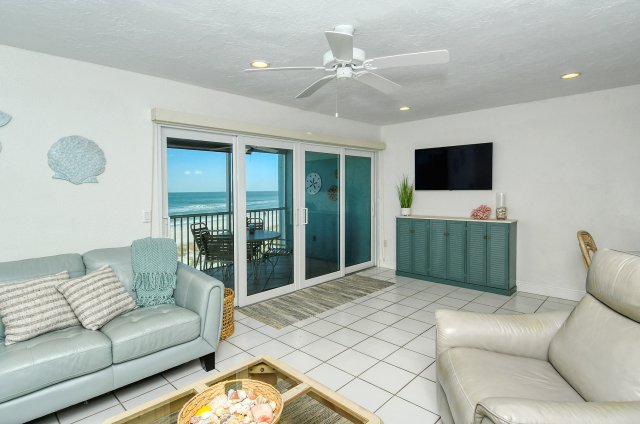 2 Condominium vacation rental located in Anna Maria Island 1