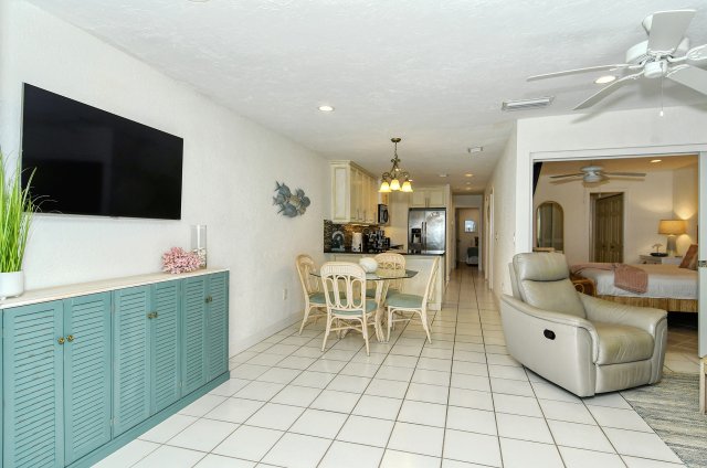 2 Condominium vacation rental located in Anna Maria Island 1