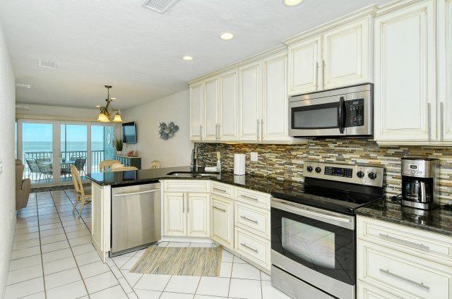 2 Condominium vacation rental located in Anna Maria Island 1