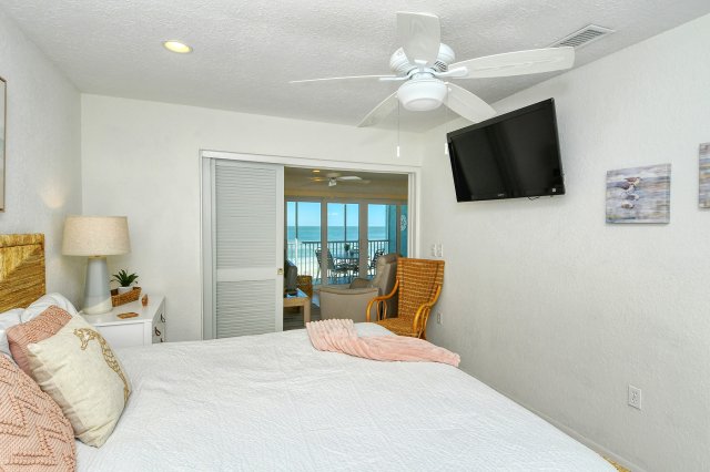 2 Condominium vacation rental located in Anna Maria Island 1