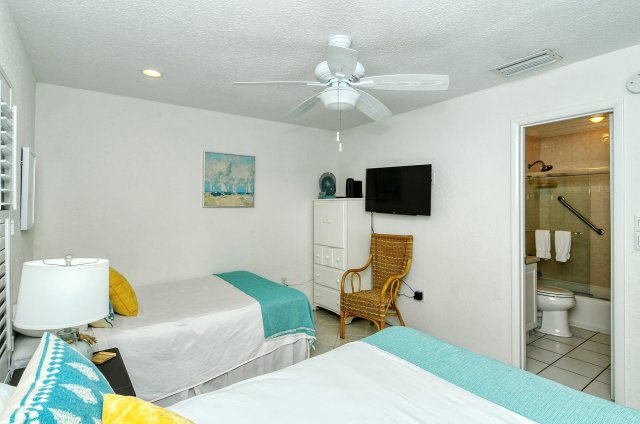 2 Condominium vacation rental located in Anna Maria Island 1