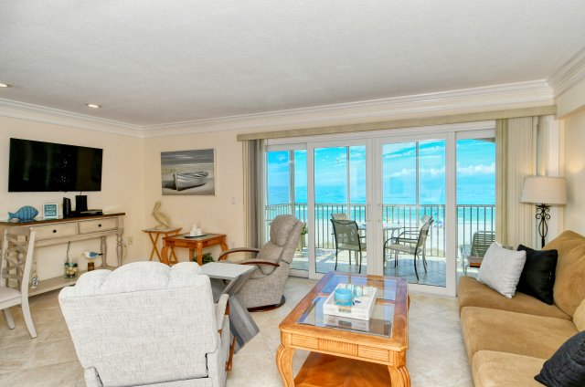 2 Condominium vacation rental located in Anna Maria Island 1