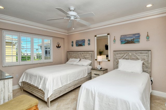 2 Condominium vacation rental located in Anna Maria Island 1