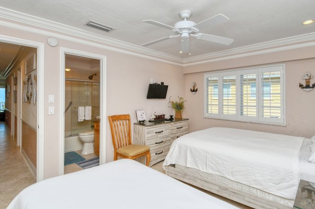 2 Condominium vacation rental located in Anna Maria Island 1