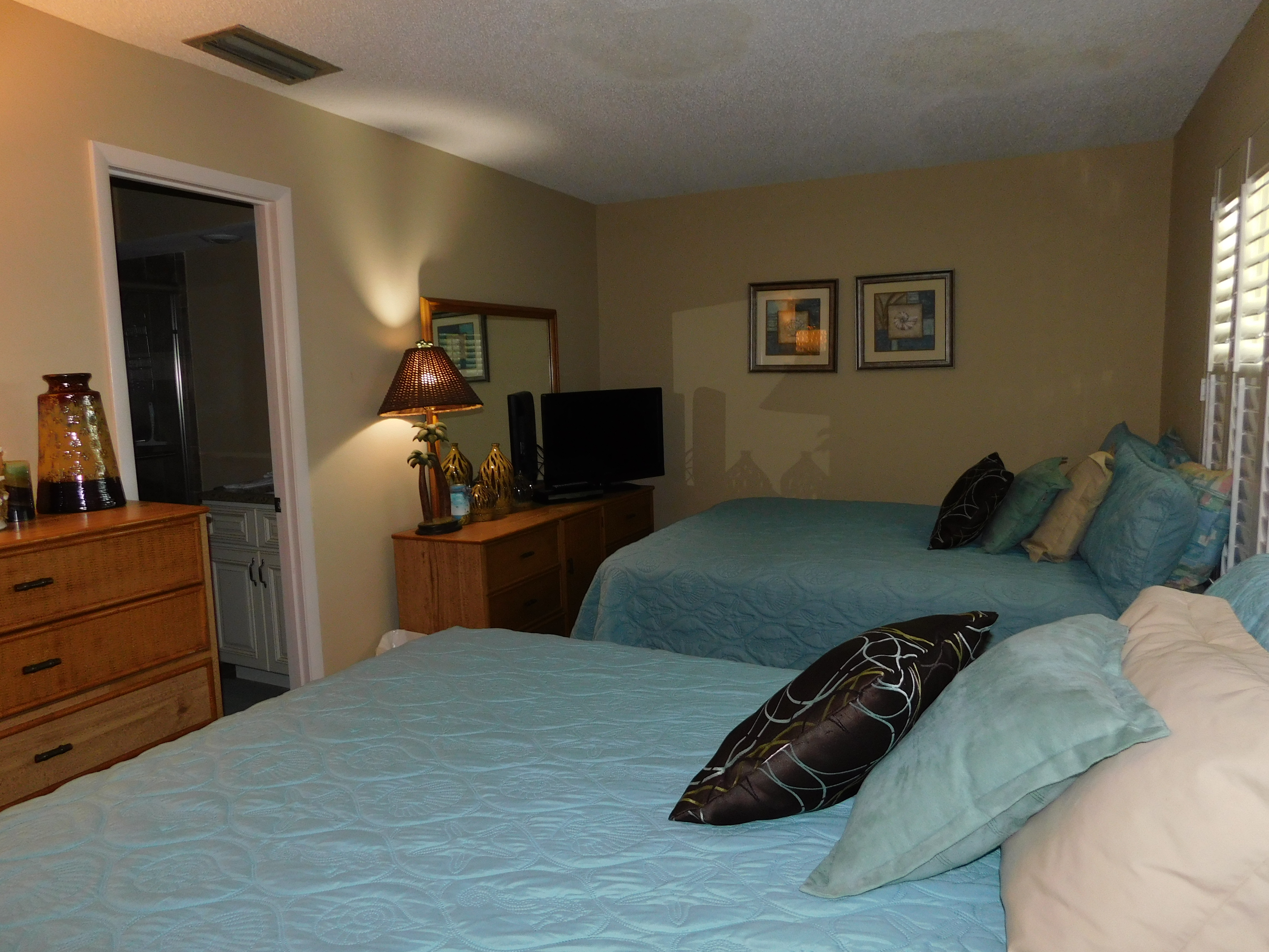 2 Condominium vacation rental located in Anna Maria Island 1