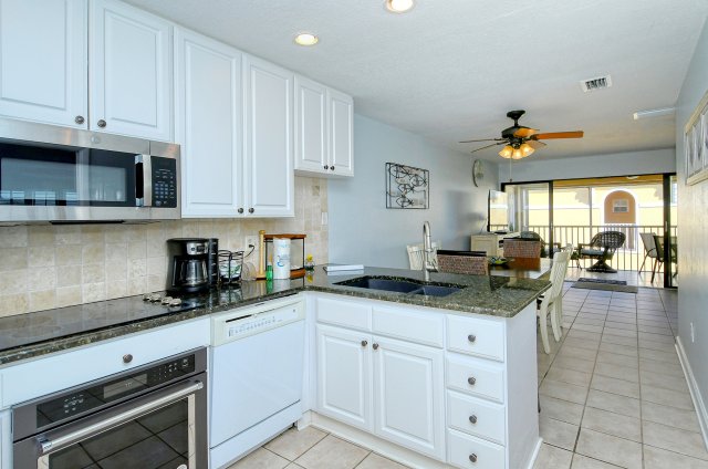 2 Condominium vacation rental located in Anna Maria Island 1