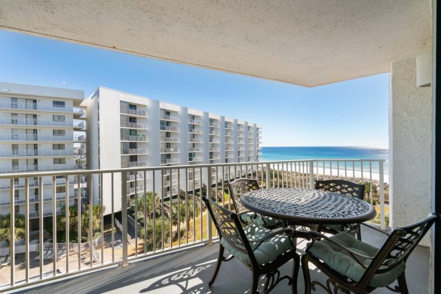 4 Condominium vacation rental located in Destin 1