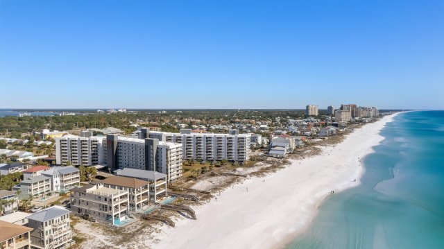 4 Condominium vacation rental located in Destin 1