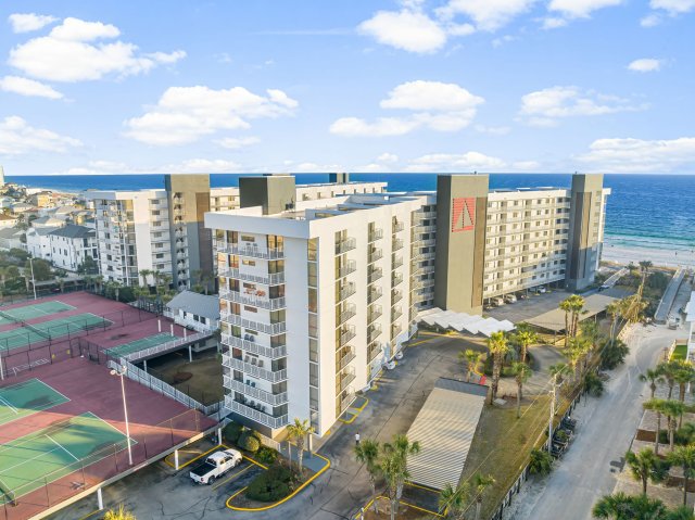 4 Condominium vacation rental located in Destin 1