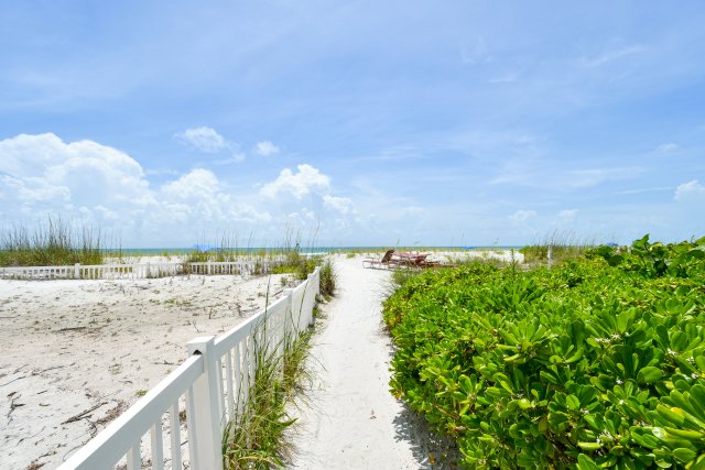 2 Condominium vacation rental located in Anna Maria Island 1