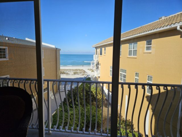 2 Condominium vacation rental located in Anna Maria Island 1