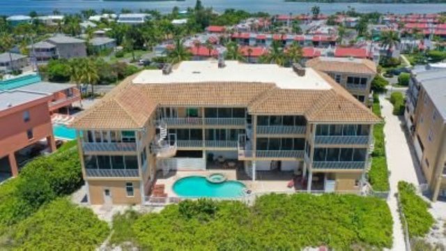 2 Condominium vacation rental located in Anna Maria Island 1