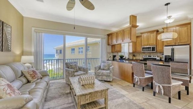 2 Condominium vacation rental located in Anna Maria Island 1