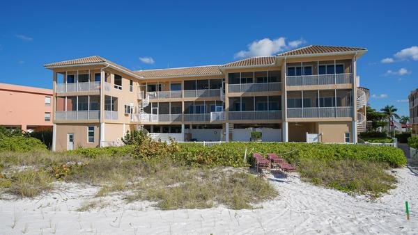 2 Condominium vacation rental located in Anna Maria Island 1