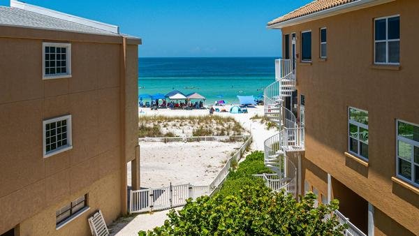 2 Condominium vacation rental located in Anna Maria Island 1