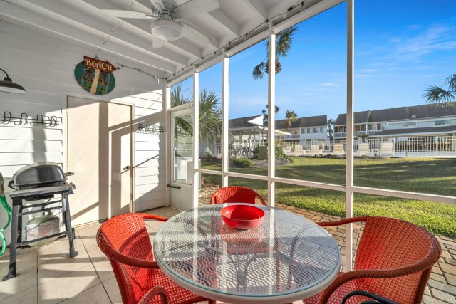 2 Condominium vacation rental located in Destin 1