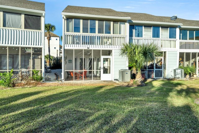 2 Condominium vacation rental located in Destin 1