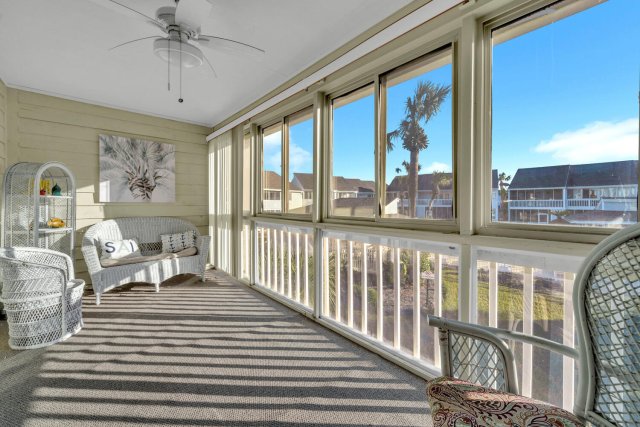 2 Condominium vacation rental located in Destin 1