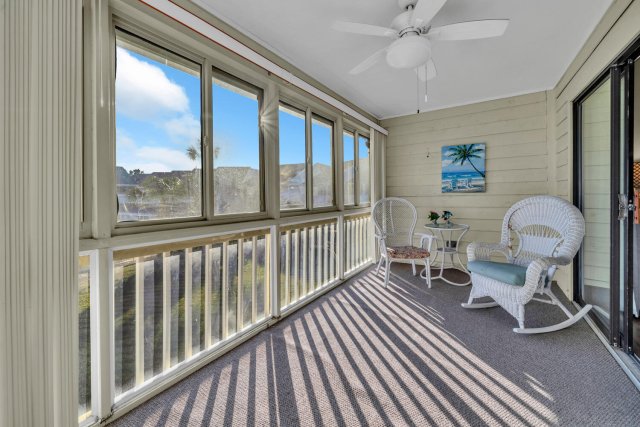 2 Condominium vacation rental located in Destin 1