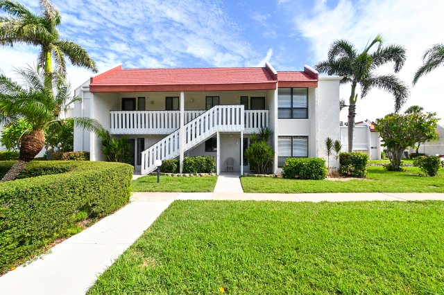 2 Condominium vacation rental located in Anna Maria Island 1