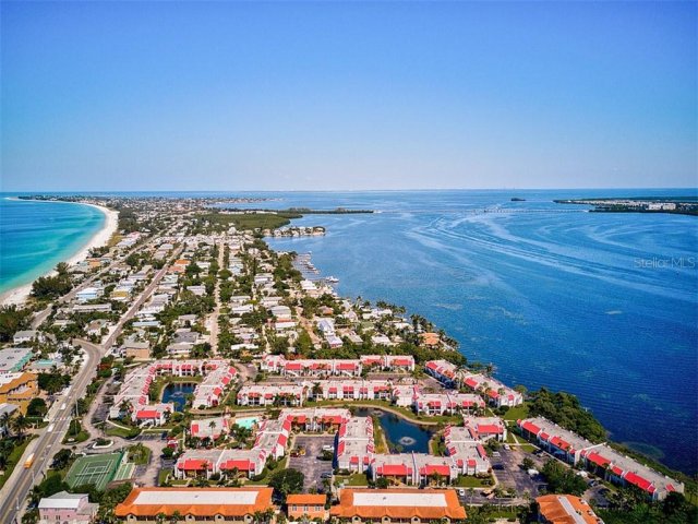 2 Condominium vacation rental located in Anna Maria Island 1