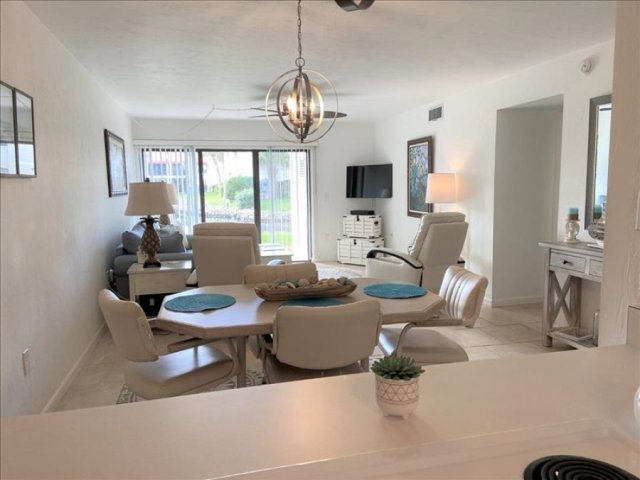 2 Condominium vacation rental located in Anna Maria Island 1