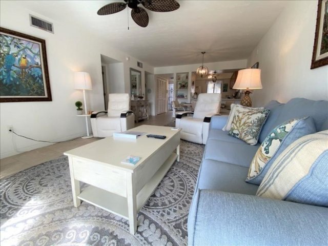 2 Condominium vacation rental located in Anna Maria Island 1