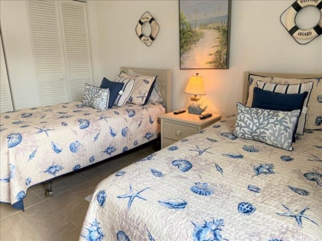 2 Condominium vacation rental located in Anna Maria Island 1