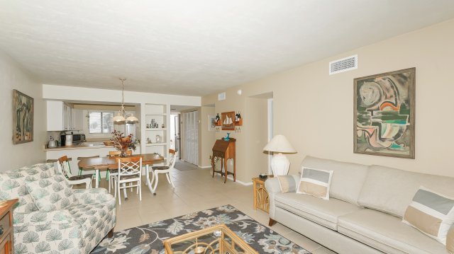 2 Condominium vacation rental located in Anna Maria Island 1