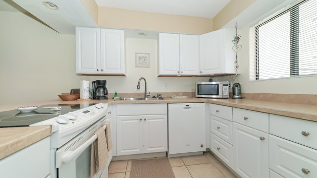 2 Condominium vacation rental located in Anna Maria Island 1