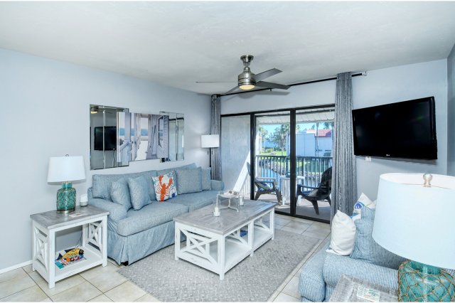 2 Condominium vacation rental located in Anna Maria Island 1