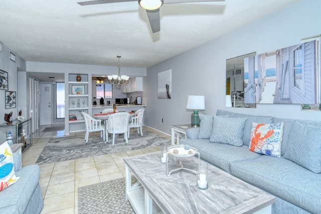 2 Condominium vacation rental located in Anna Maria Island 1