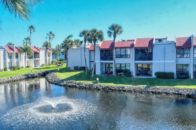 2 Condominium vacation rental located in Anna Maria Island 1