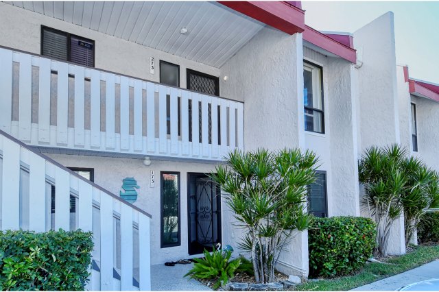 2 Condominium vacation rental located in Anna Maria Island 1