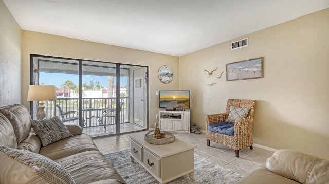 2 Condominium vacation rental located in Anna Maria Island 1