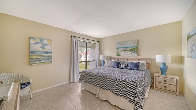 2 Condominium vacation rental located in Anna Maria Island 1