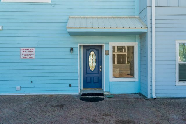 4 House vacation rental located in Destin 1