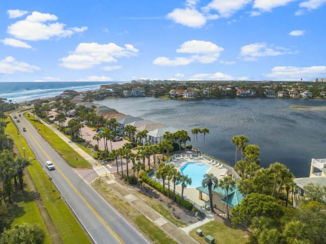 5 House vacation rental located in Destin 1