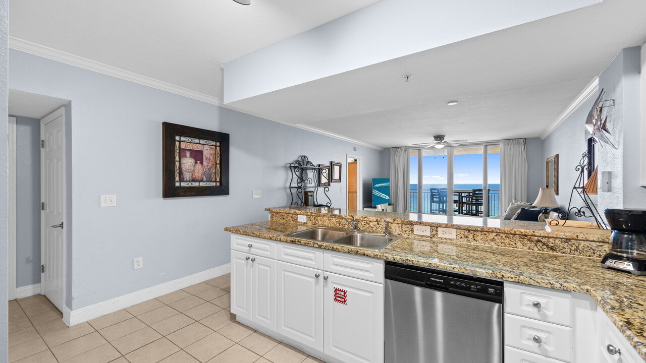 Emerald Beach 1525 - Image 9