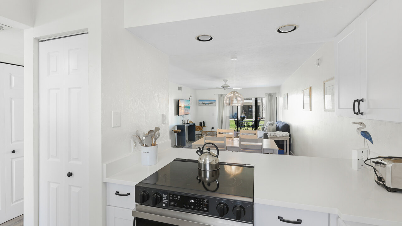 Runaway Bay 184 - Image 17