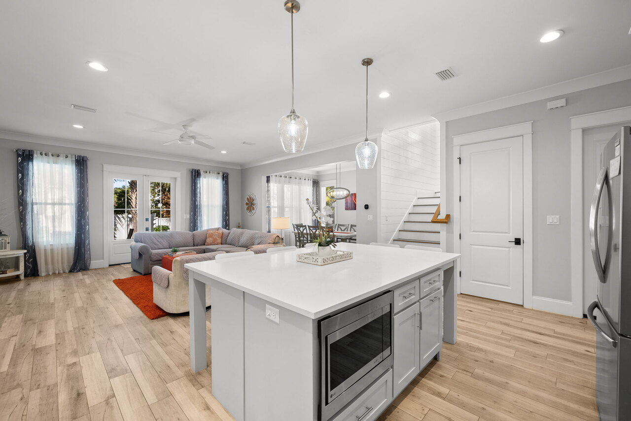 Beach Living - Image 19