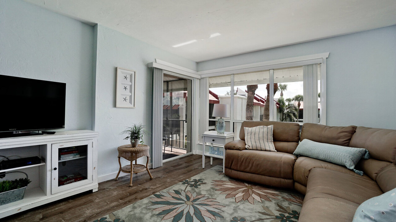 Runaway Bay 210 - Image 2