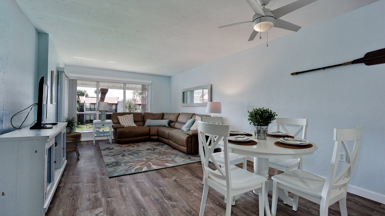 Runaway Bay 210 - Image 9
