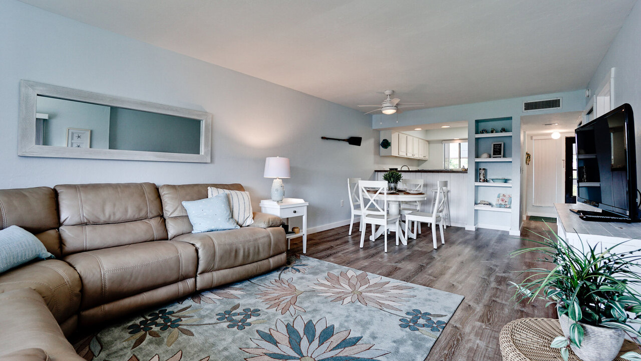Runaway Bay 210 - Image 10