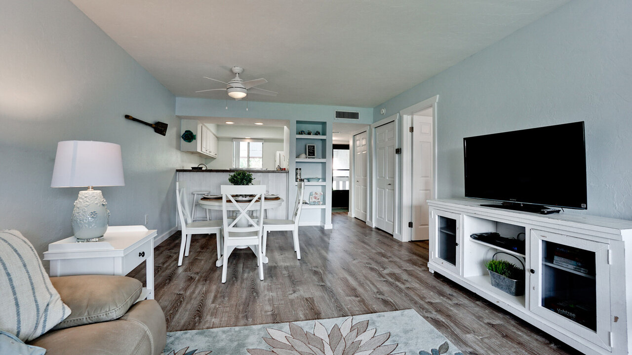 Runaway Bay 210 - Image 11
