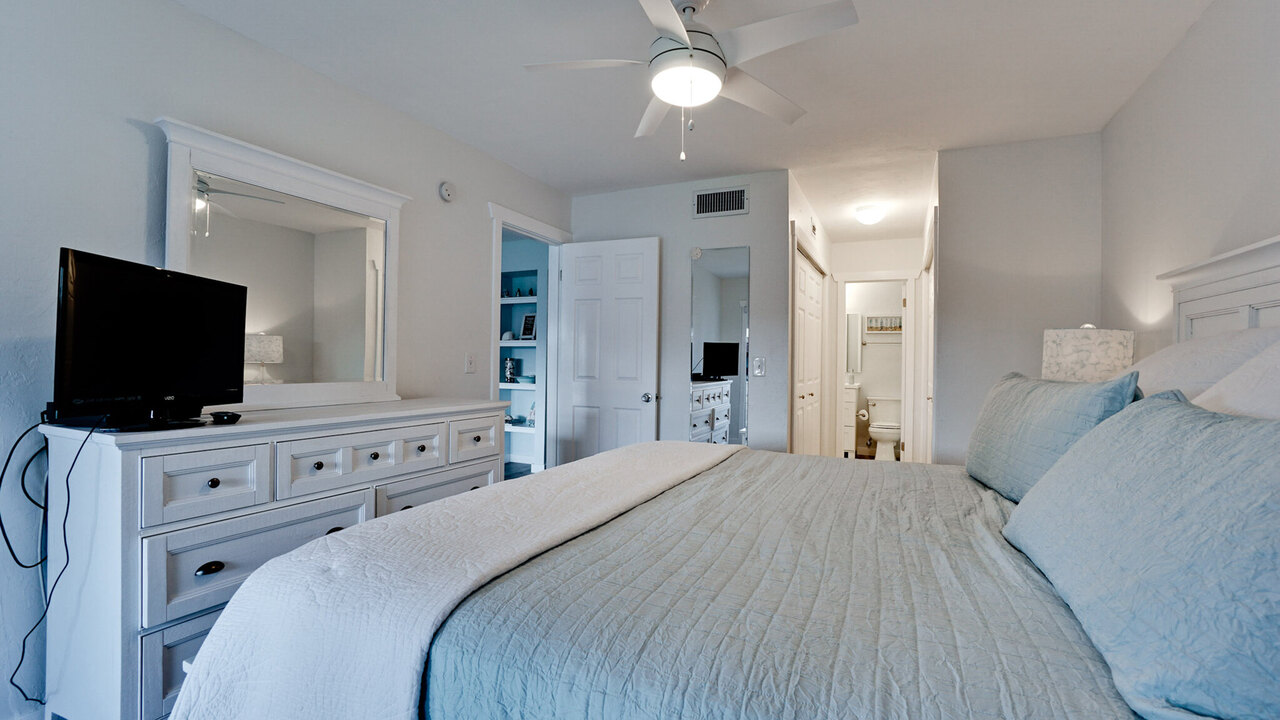 Runaway Bay 210 - Image 15