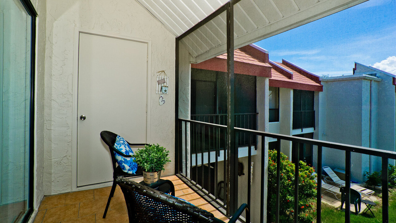 Runaway Bay 210 - Image 18