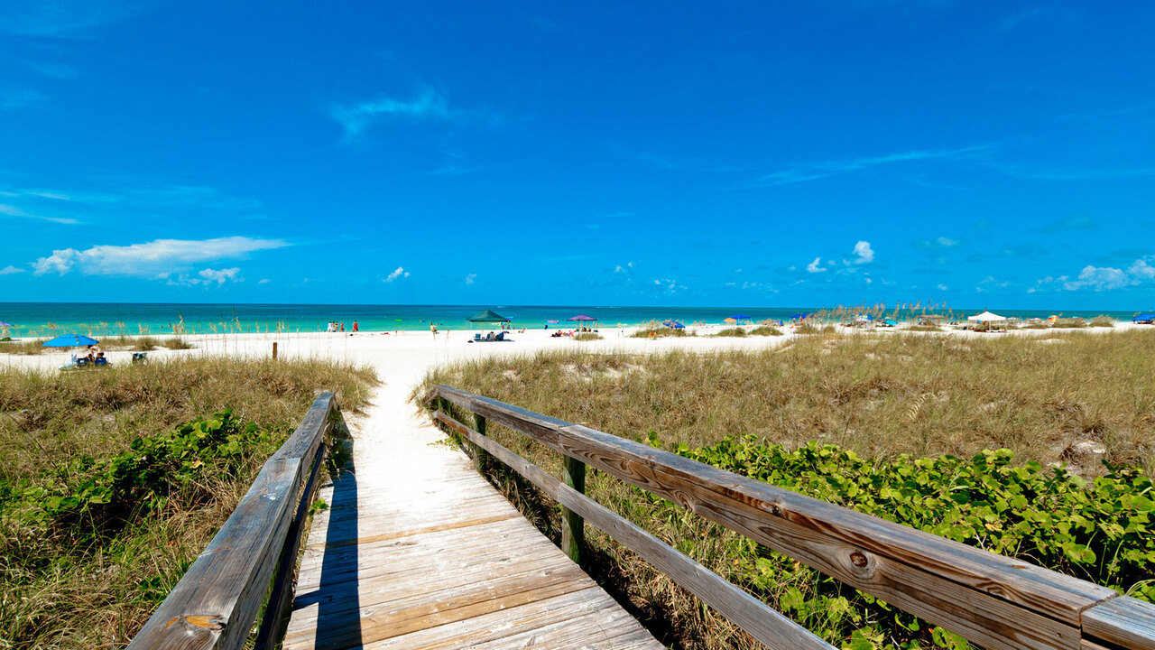 Runaway Bay 210 - Image 19