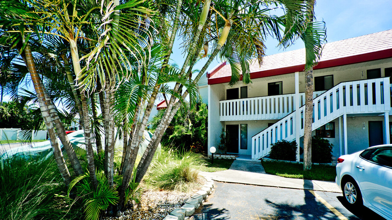 Runaway Bay 210 - Image 21