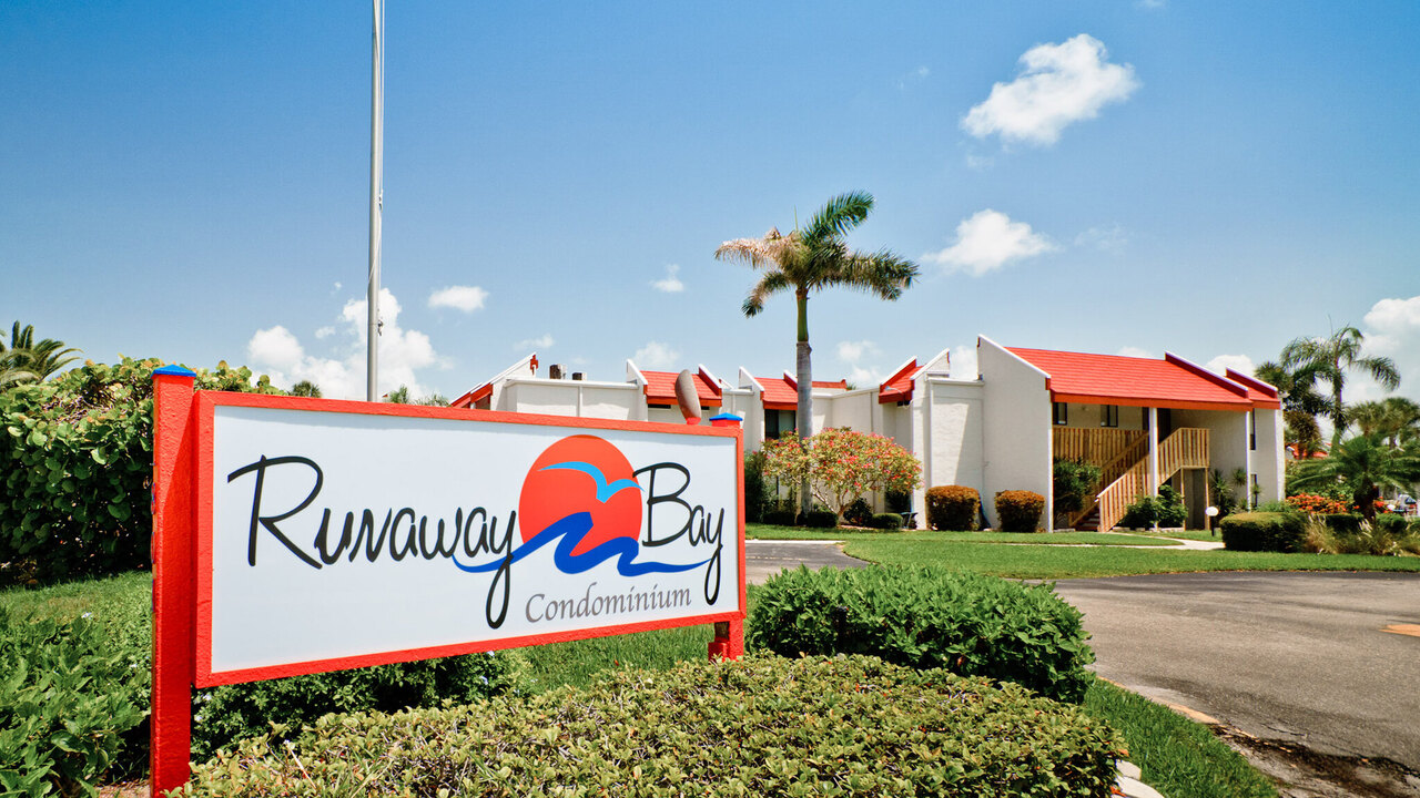 Runaway Bay 210 - Image 29